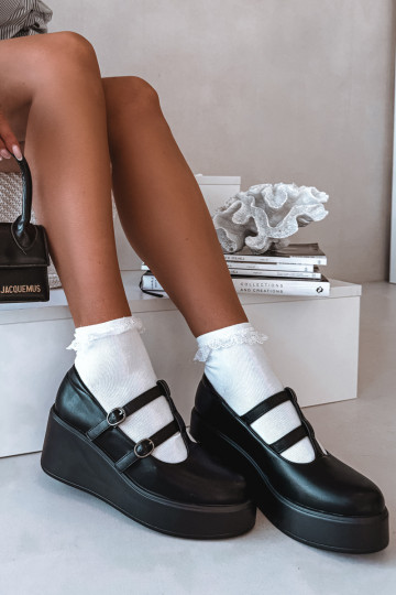 zapatos Femenino en una cuña con rayas de color negro Jesivelle