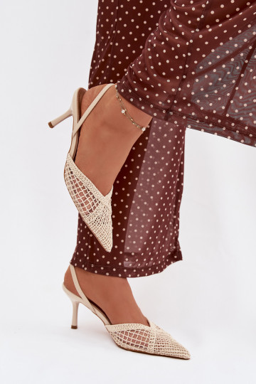 Sandalias "Hanelis" color marfil con elementos de encaje y tacones delgados