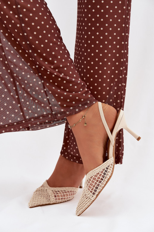 Sandalias "Hanelis" color marfil con elementos de encaje y tacones delgados