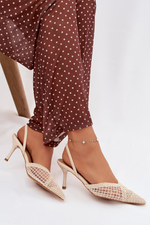 Sandalias "Hanelis" color marfil con elementos de encaje y tacones delgados