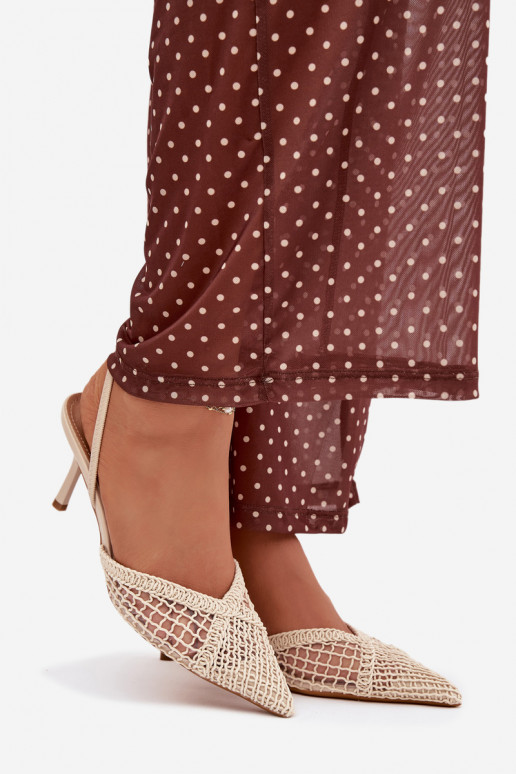 Sandalias "Hanelis" color marfil con elementos de encaje y tacones delgados