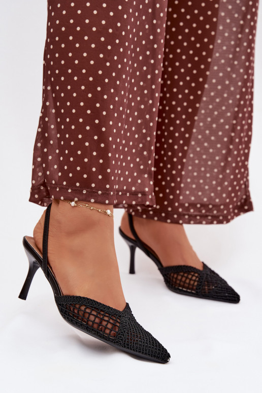 Sandalias "Hanelis" color negro con elementos de encaje y tacones delgados