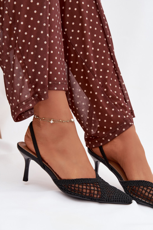 Sandalias "Hanelis" color negro con elementos de encaje y tacones delgados