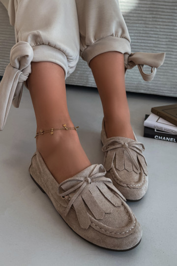 Mocasines Glorina color arena para mujer con detalles elegantes y flecos 2