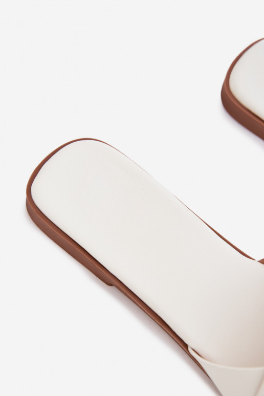 Zapatillas apartamento de mujeres con rayas el color blanco Tiene querissae