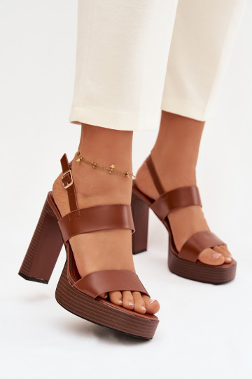 Sandalias de tacón alto y plataforma de piel sintética color marrón Hanelia 2