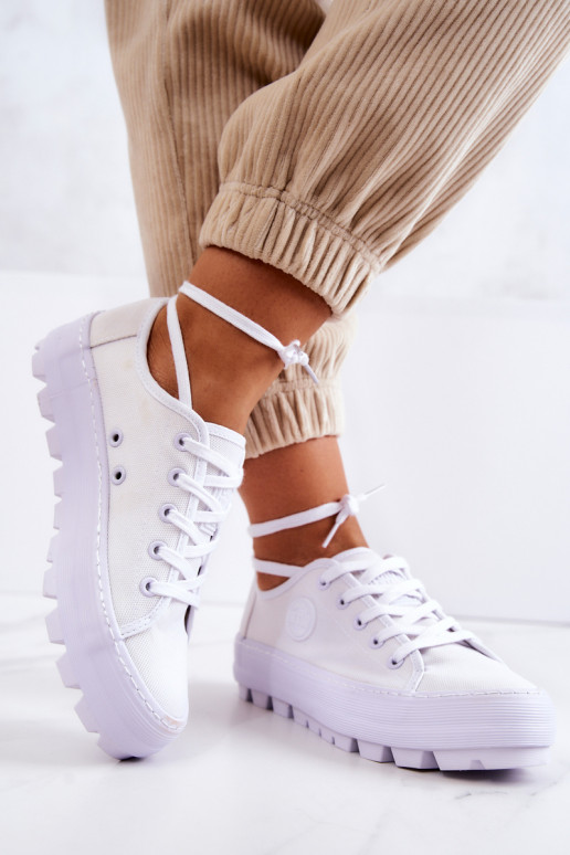 Zapatos de mujer con una plataforma BIG STAR JJ274488 el color blanco