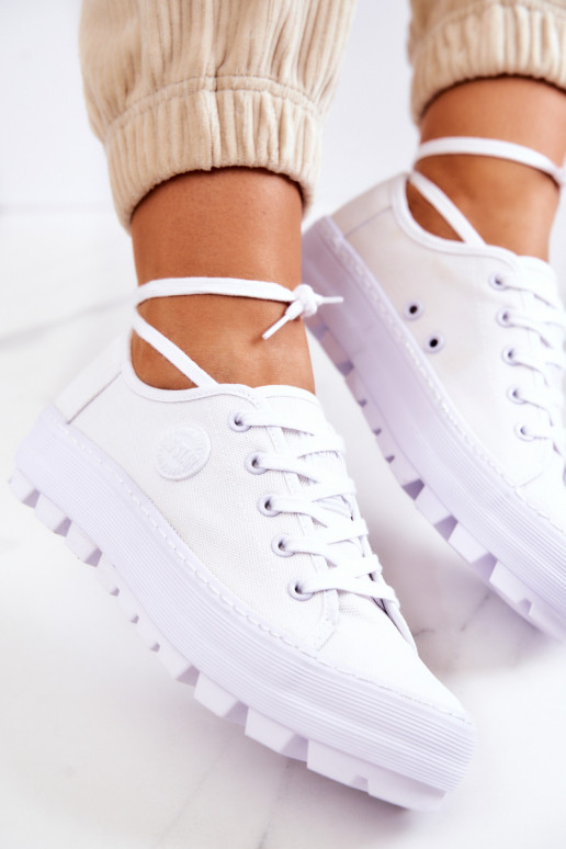 Zapatos de mujer con una plataforma BIG STAR JJ274488 el color blanco