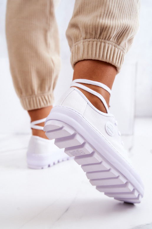 Zapatos de mujer con una plataforma BIG STAR JJ274488 el color blanco