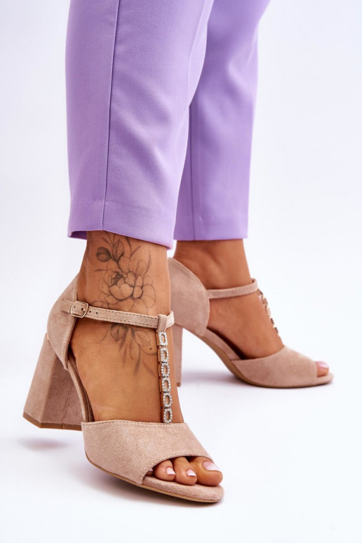 Tacones elegantes de ante con ojos centelleantes beige Aniya