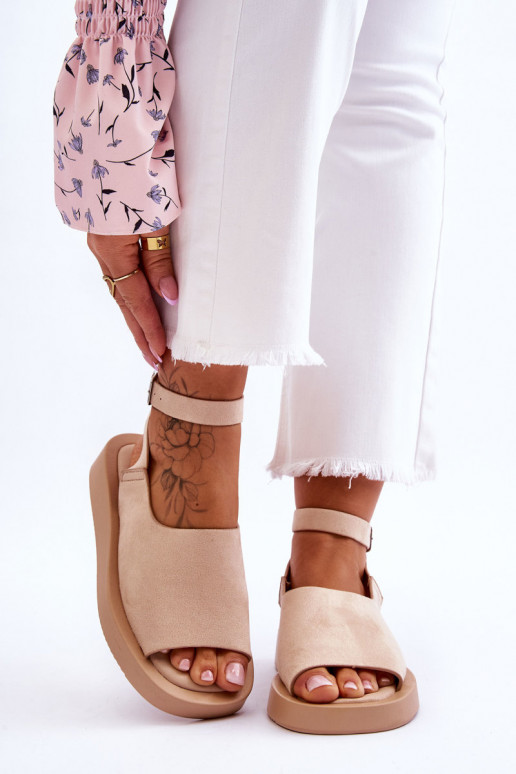 Sandalias cómodas de mujer. con una plataforma beige Rubie