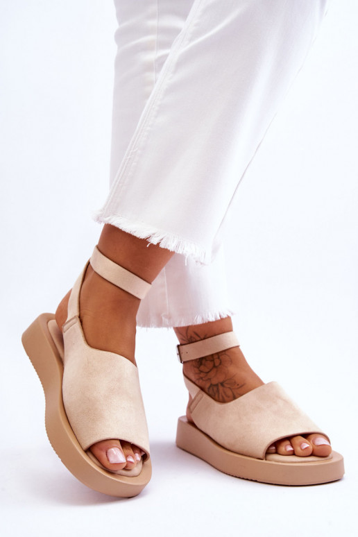 Sandalias cómodas de mujer. con una plataforma beige Rubie