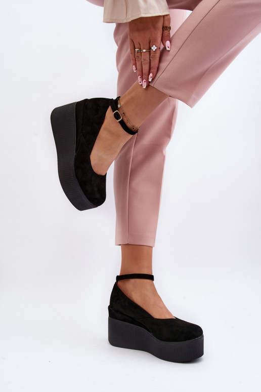 Femenino alpargatas en una cuña de color negro Tiene quella