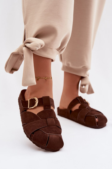 Zapatillas de mujer Mule con tiras y hebillas doradas de color chocolate Ganelle