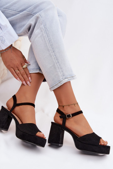 Sandalias de tacón alto para mujer.de gamuza ecológicau de color negro Iserelle