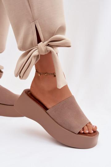 zapatillas de mujer con una plataforma beige Liorisse