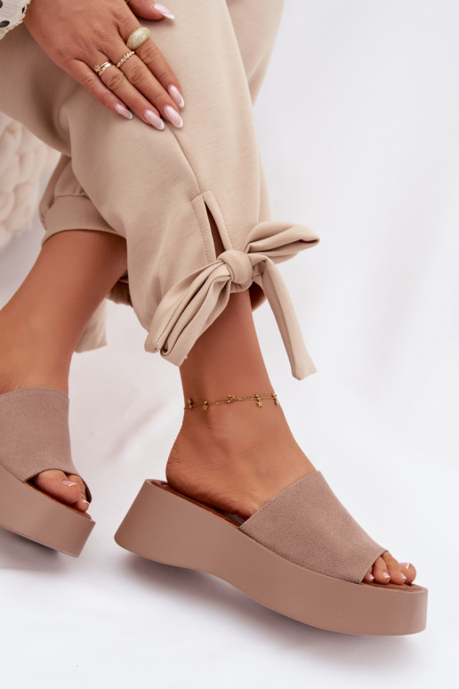 zapatillas de mujer con una plataforma beige Liorisse