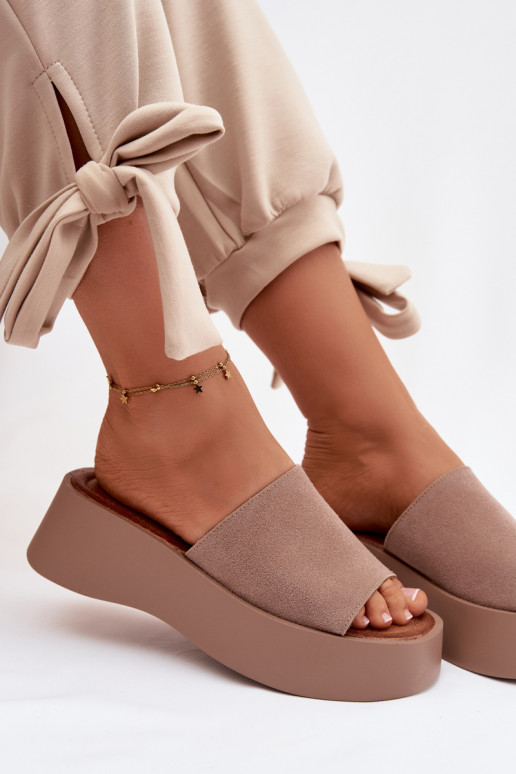 zapatillas de mujer con una plataforma beige Liorisse