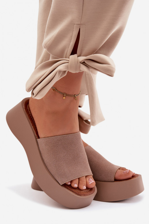 zapatillas de mujer con una plataforma beige Liorisse