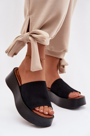 zapatillas de mujer con una plataforma de color negro Liorisse