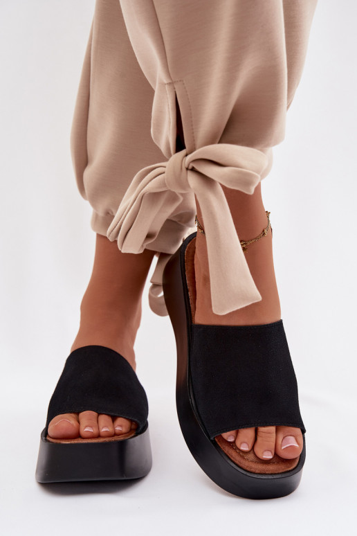 zapatillas de mujer con una plataforma de color negro Liorisse