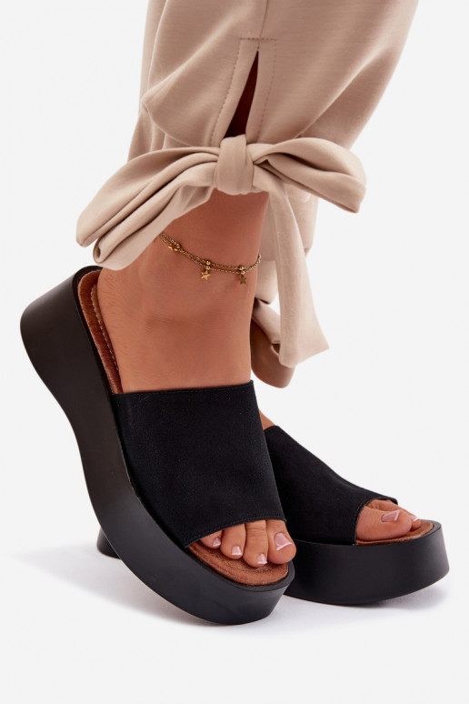 zapatillas de mujer con una plataforma de color negro Liorisse