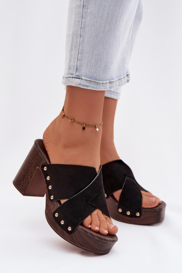 Zapatillas de mujer con tacones y clavos dorados de color negro Nerelle 2