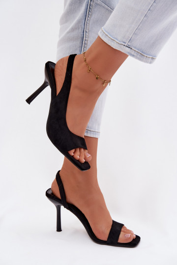 Sandalias de mujer con tacones finosde gamuza ecológicau de color negro Calvoria