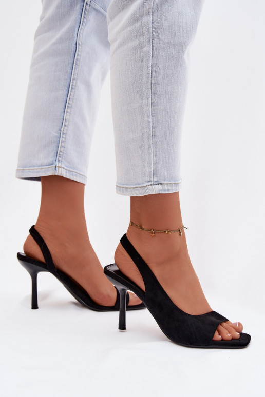 Sandalias de mujer con tacones finosde gamuza ecológicau de color negro Calvoria