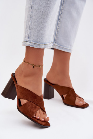 Chanclas con tacones color marrón Denessa