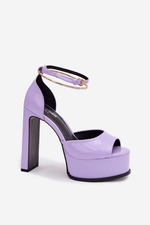 Sandalias lacadas para mujer. con tacones y plataforma color violeta Horvia