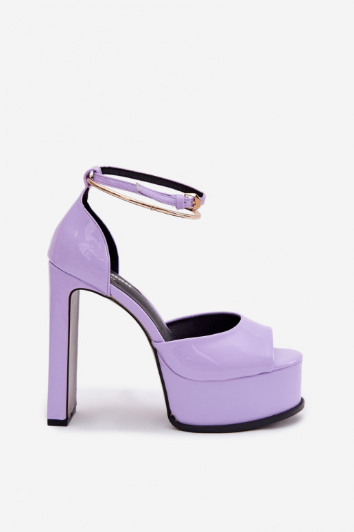 Sandalias lacadas para mujer. con tacones y plataforma color violeta Horvia
