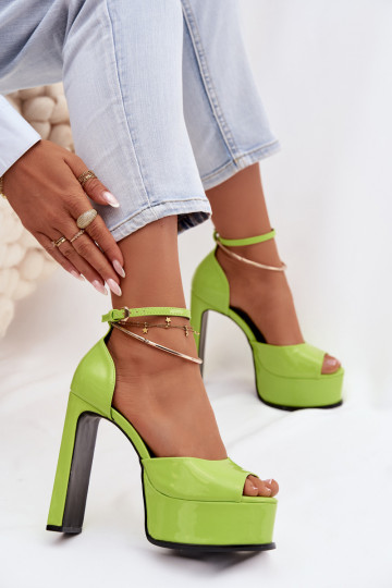 Sandalias lacadas para mujer. con tacones y plataforma color verde Horvia