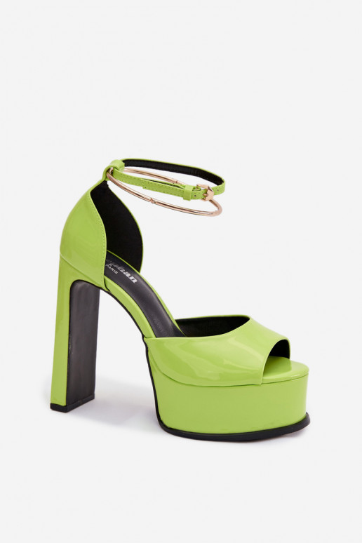 Sandalias lacadas para mujer. con tacones y plataforma color verde Horvia