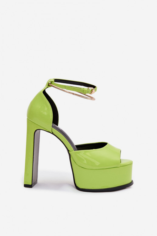Sandalias lacadas para mujer. con tacones y plataforma color verde Horvia
