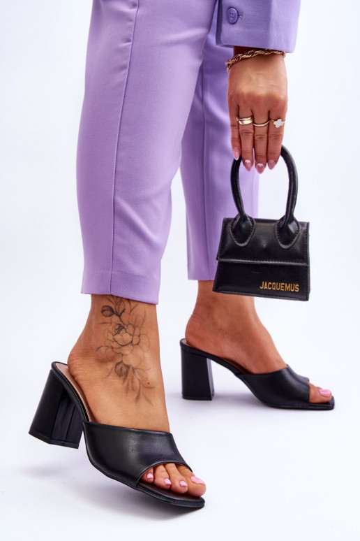 Femenino Piel modelo clásico Zapatillas de color negro Loara