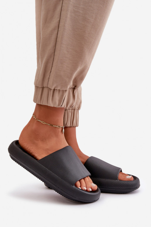 Femenino Pantuflas ligeras de espuma Sobre una suela gruesa de color negro Querceria