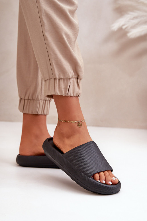 Femenino Pantuflas ligeras de espuma Sobre una suela gruesa de color negro Querceria