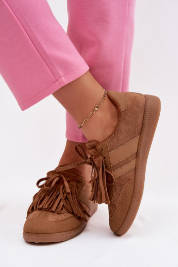 Zapatillas modelo zapatos. Femenino con flecos color marrón Dorivelle