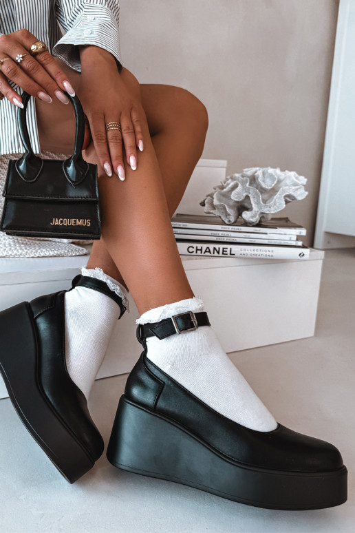 Zapatos de mujer color negro con plataforma y tiras Belvissa