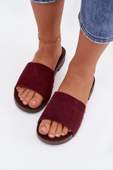 Chanclas para mujer con tachuelas y tacones anchos color burdeos Amelvessa