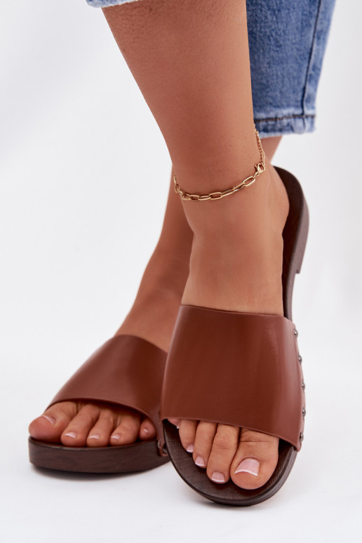 zapatillas de mujer con remaches con tacones anchos color marrón Brinalle