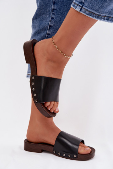 Chanclas para mujer con tachuelas y tacones anchos color negro Brinalle