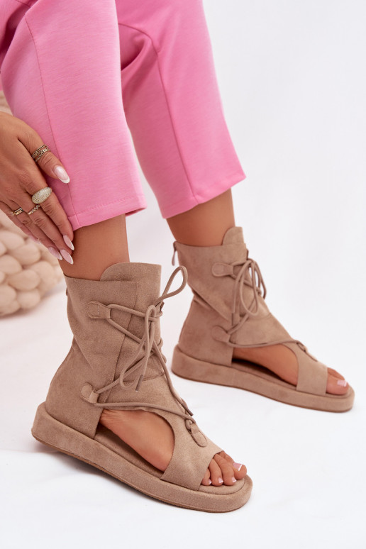 Sandalias de mujer de gamuza ecológicaoAe con una bota I ENiązaniem beige Ferlisse