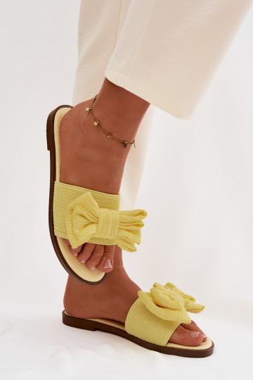 Zapatillas de mujer con tacones anchos y lazos color amarillo Amivelle