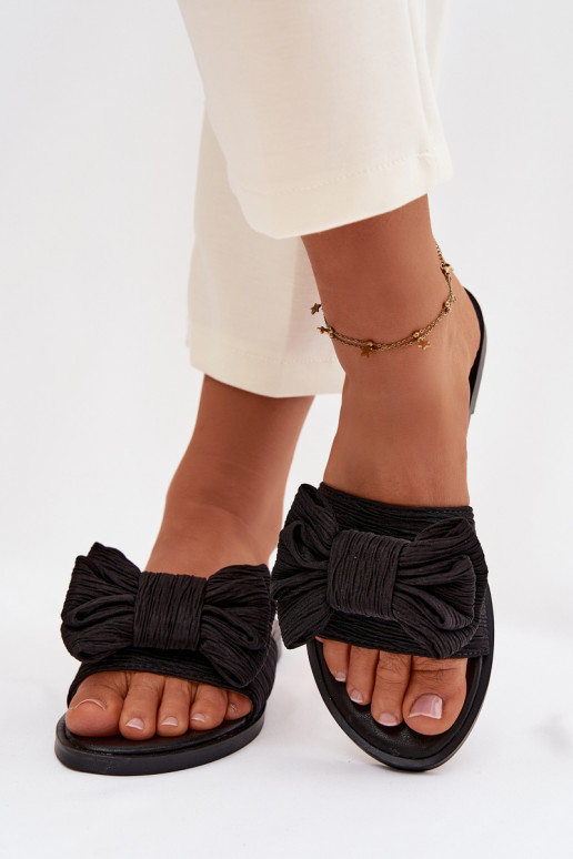 Zapatillas de mujer color negro con tacones anchos y moños Amivelle