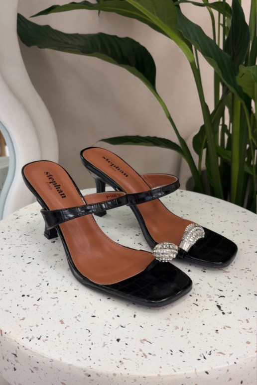 zapatillas de mujer con tacones finos Con decoraciones Detalem de color negro Lorissa