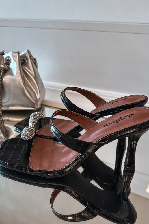 zapatillas de mujer con tacones finos Con decoraciones Detalem de color negro Lorissa