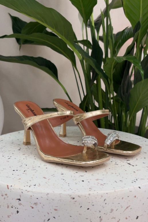 Zapatillas de mujer color dorado con tacones delgados y detalles decorativos Lorissa