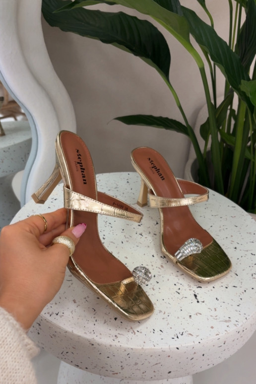 Zapatillas de mujer color dorado con tacones delgados y detalles decorativos Lorissa